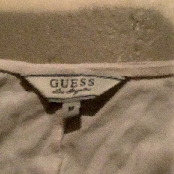 Guess top size M. - Picture 3 of 5